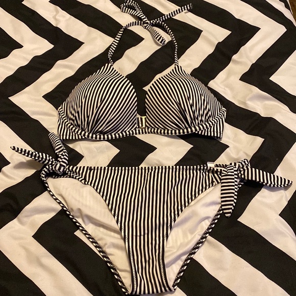 Shade & Shore Other - Black and white bikini